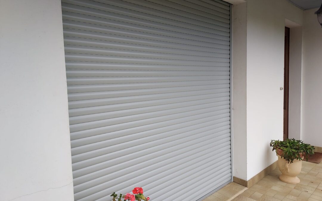 Installation d'une fenêtre en PVC avec volet roulant électrique à Capbreton