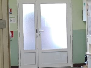 Porte d'entrée aluminium blanche